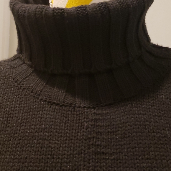 Faux fur trimmed knit poncho - Picture 2 of 3